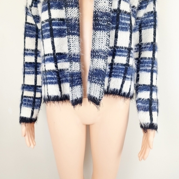 Anthropologie LA Fee Verte Plaid fuzzy open front Long sleeve cardigan - Picture 8 of 11